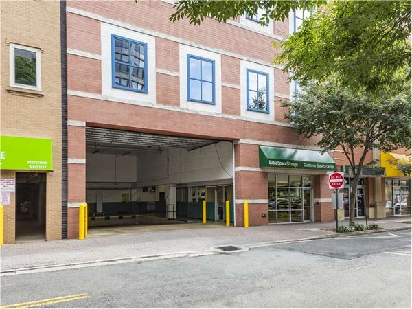 Extra Space Storage facility at 1001 N Fillmore St - Arlington, VA