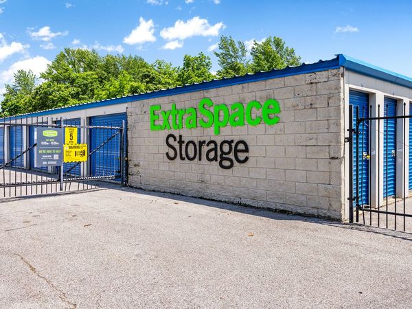 Extra Space Storage facility at 10 S Murphy Ave - Brazil, IN