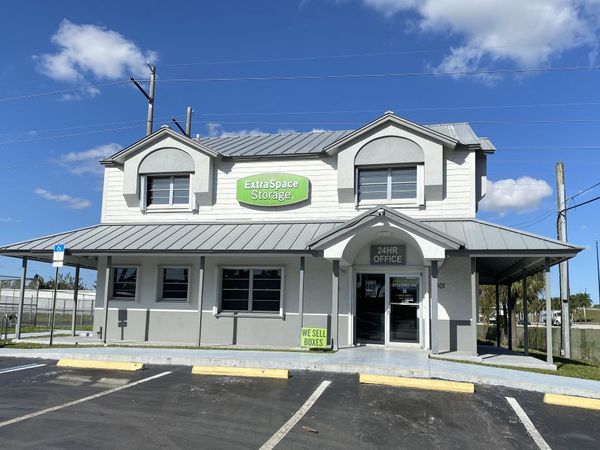Extra Space Storage facility at 3401 S State Road 7 - Davie, FL