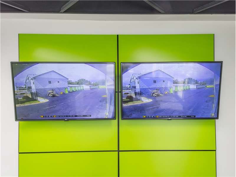 Extra Space Storage  2700 Whitney Pl in District Heights, MD