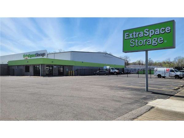 Extra Space Storage facility at 4961 Covington Way - Memphis, TN