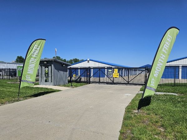 Extra Space Storage facility at 715 S Moreland Rd - Bethalto, IL