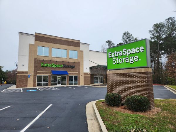 Extra Space Storage facility at 1587 Tibarron Pkwy SE - Smyrna, GA