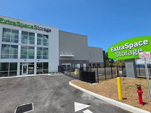 Extra Space Storage facility at 2480 17th St - Sarasota, FL