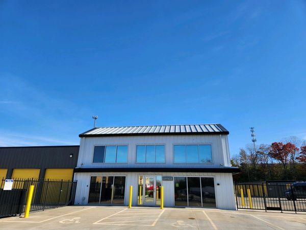 Extra Space Storage facility at 100 Delores Dr - Fenton, MO