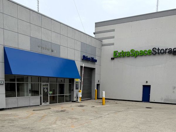 Extra Space Storage facility at 532 E Capitol Dr - Milwaukee, WI