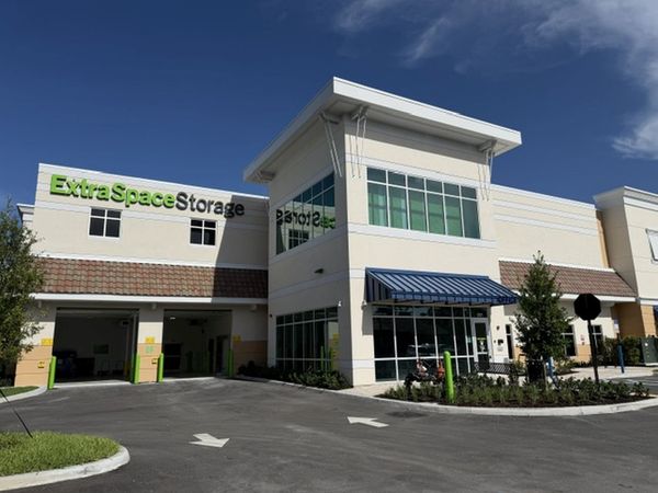Extra Space Storage facility at 931 S State Rd 7 - Wellington, FL
