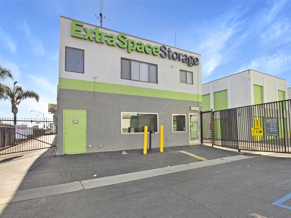 Extra Space Storage facility at 3401 W Rosecrans Ave - Hawthorne, CA