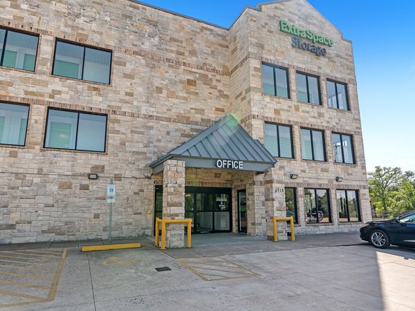 Extra Space Storage facility at 2715 Sam Bass Rd - Round Rock, TX