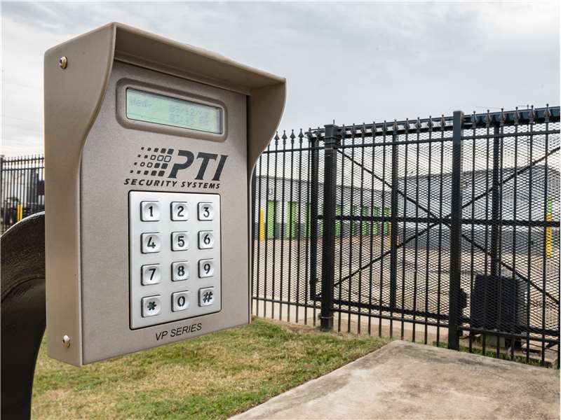 25×10 Garage in Memphis, TN 2555 N Hollywood St Memphis, Tennessee 2