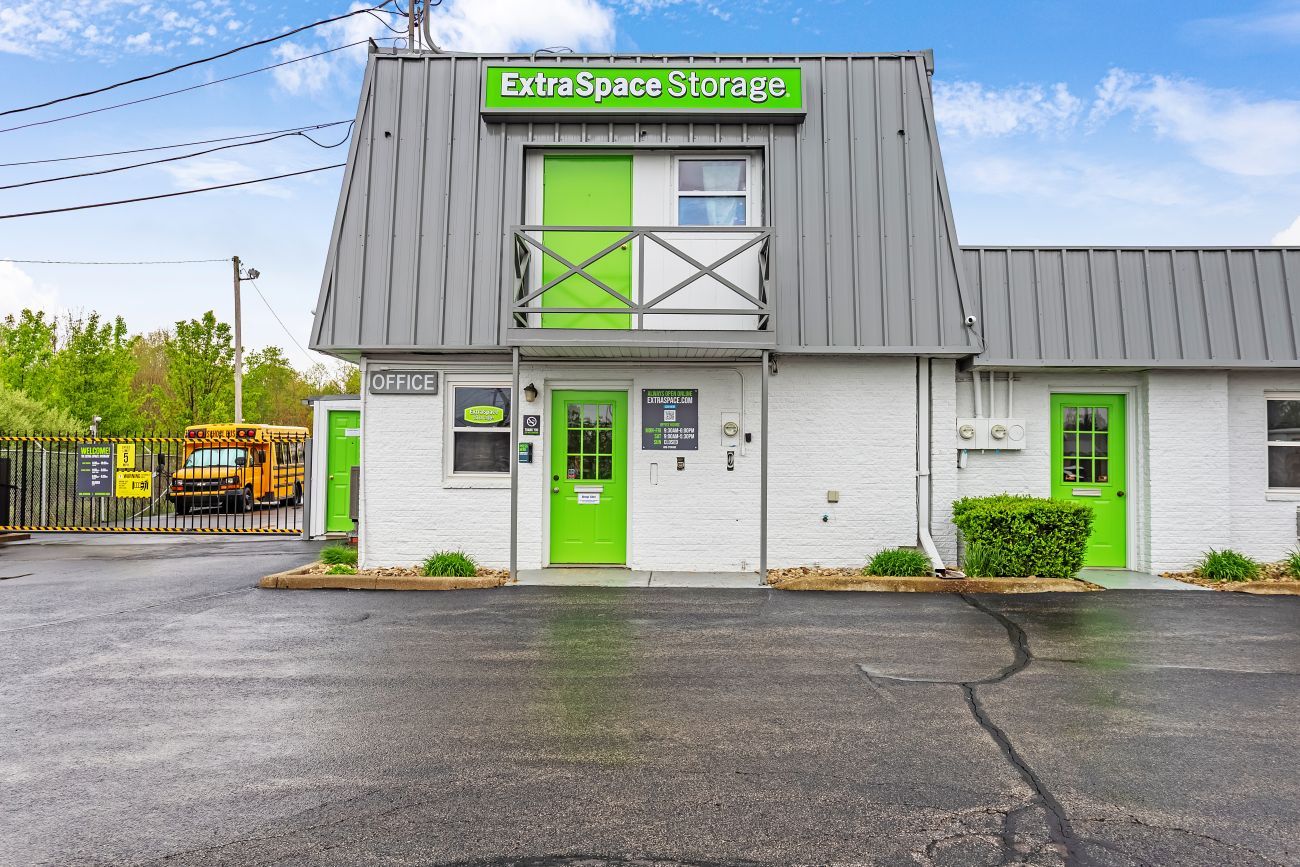 10×20 Parking Lot in Hermitage, PA 230 Snyder Rd Hermitage, Pennsylvania