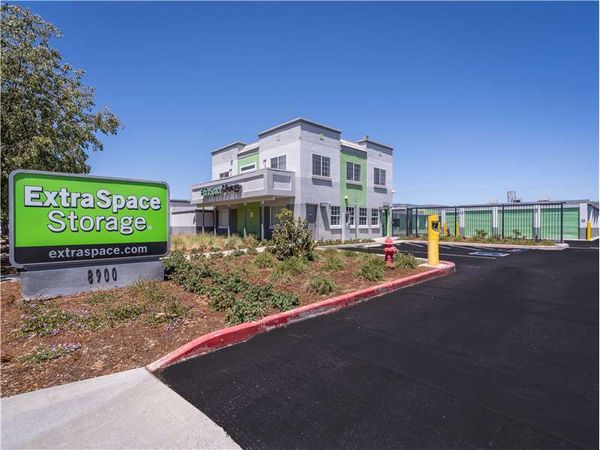 Extra Space Storage facility at 8900 Murray Ave - Gilroy, CA