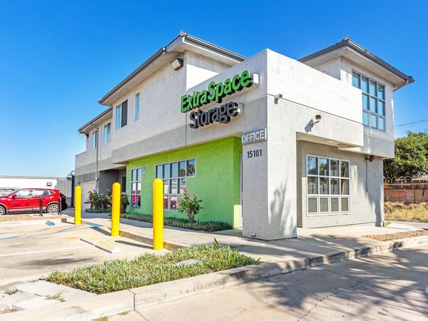 Extra Space Storage facility at 15101 Raymer St - Van Nuys, CA