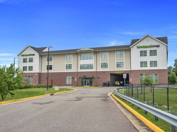 Extra Space Storage facility at 1671 Mall Dr - North Chesterfield, VA