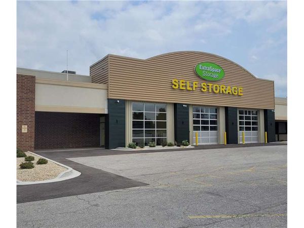 Extra Space Storage facility at 7189 Taft St - Merrillville, IN