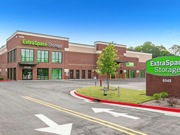 Extra Space Storage facility at 6949 Mableton Pkwy SE - Mableton, GA