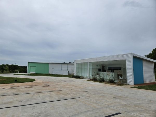 Extra Space Storage facility at 8101 N I 35 Service Rd - Oklahoma City, OK