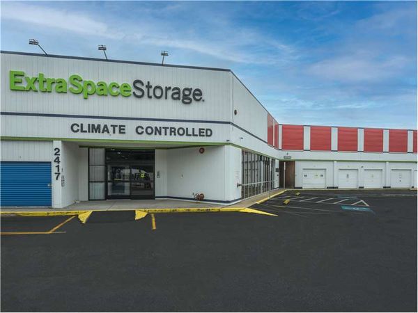 Extra Space Storage facility at 2417 E Stone Dr - Kingsport, TN