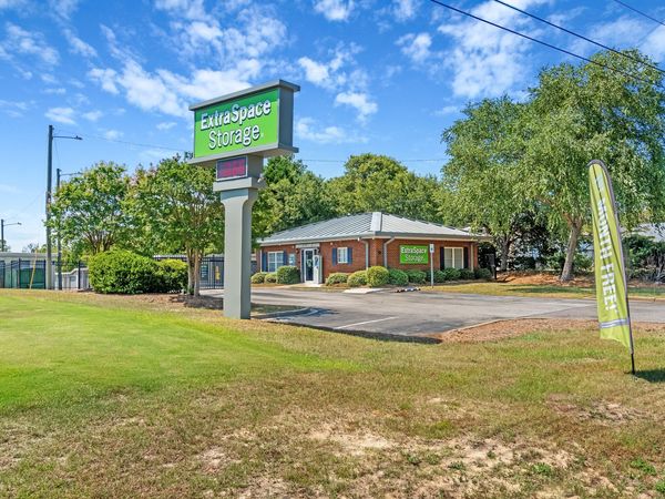 Extra Space Storage facility at 405 Longtown Rd - Columbia, SC