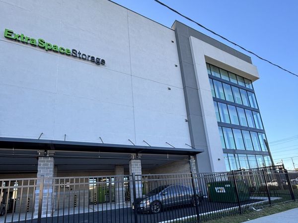 Extra Space Storage facility at 165 Division St - Elizabeth, NJ