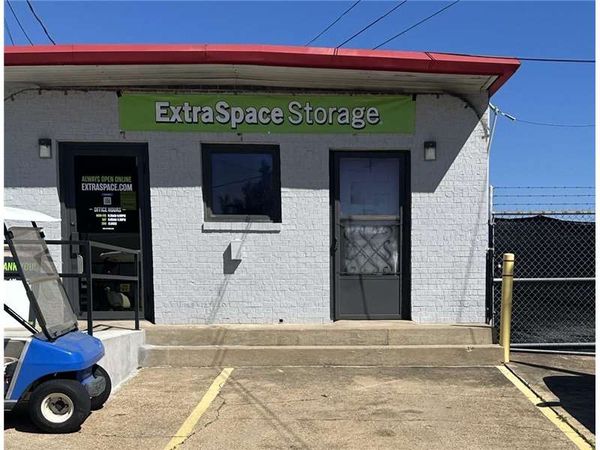 Extra Space Storage facility at 111 N Layfair Dr - Flowood, MS