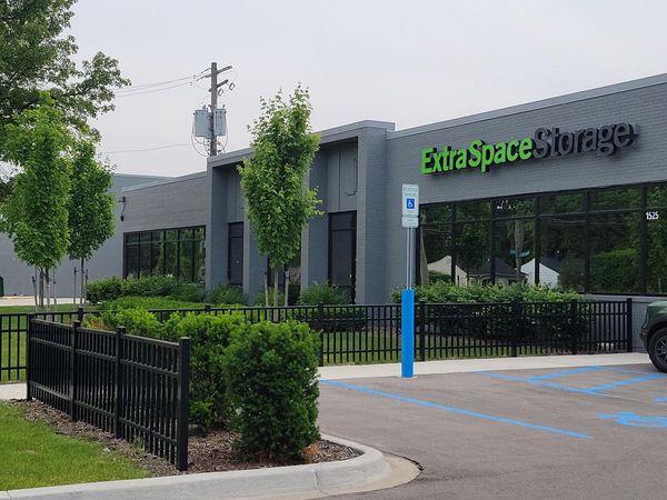 Extra Space Storage facility at 1525 Wanda St - Ferndale, MI