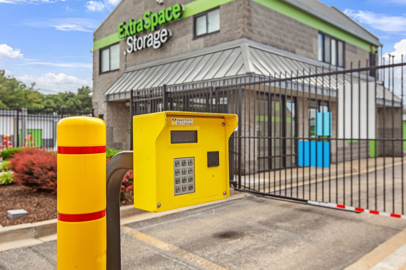 10×20 Garage in Baltimore, MD 3800 Pulaski Hwy Baltimore, Maryland 2