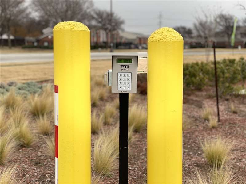 Extra Space Storage  1040 W Sublett Rd in Arlington, TX