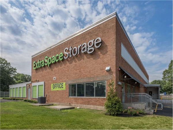 Extra Space Storage facility at 2 Douglas St - Bloomfield, CT