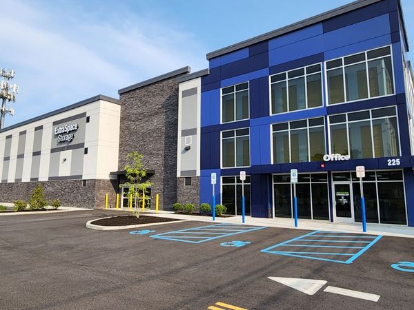 Extra Space Storage facility at 225 Howells Rd - Bay Shore, NY
