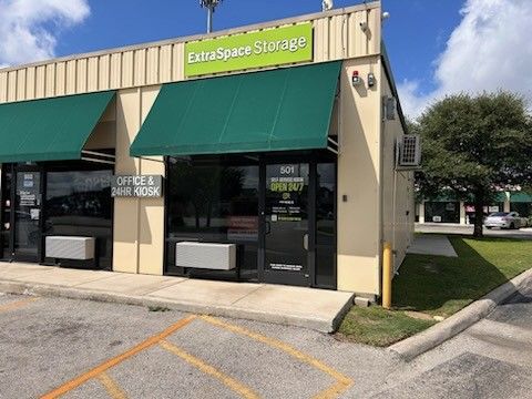 Extra Space Storage in San Antonio, TX  8034 Culebra Rd
