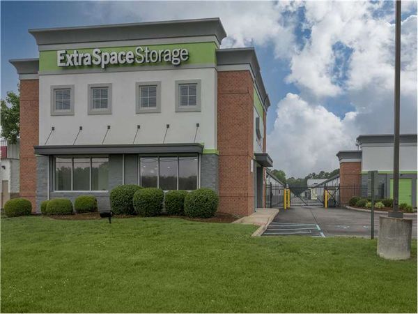 Extra Space Storage facility at 1545 General Booth Blvd - Virginia Beach, VA
