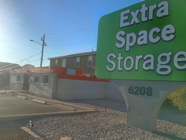 Extra Space Storage facility at 6208 N 67th Ave - Glendale, AZ
