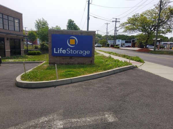 Life Storage facility on 33 Schoolhouse Rd - Milford, CT