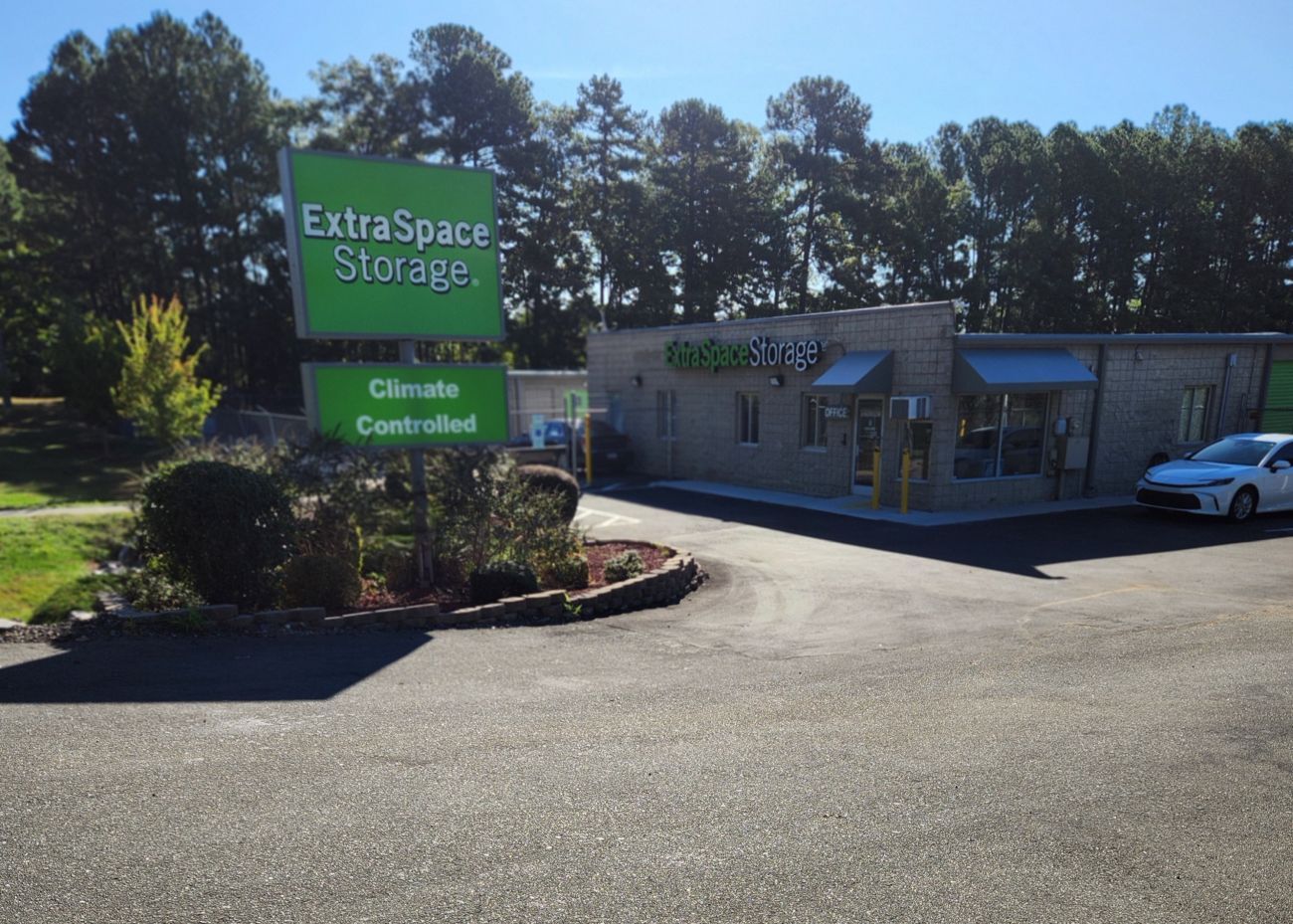 Extra Space Storage in Durham, NC  4417 Hillsborough Rd