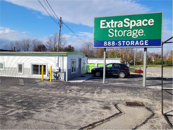 Extra Space Storage facility at 10 Roller Cir - Hanover, PA