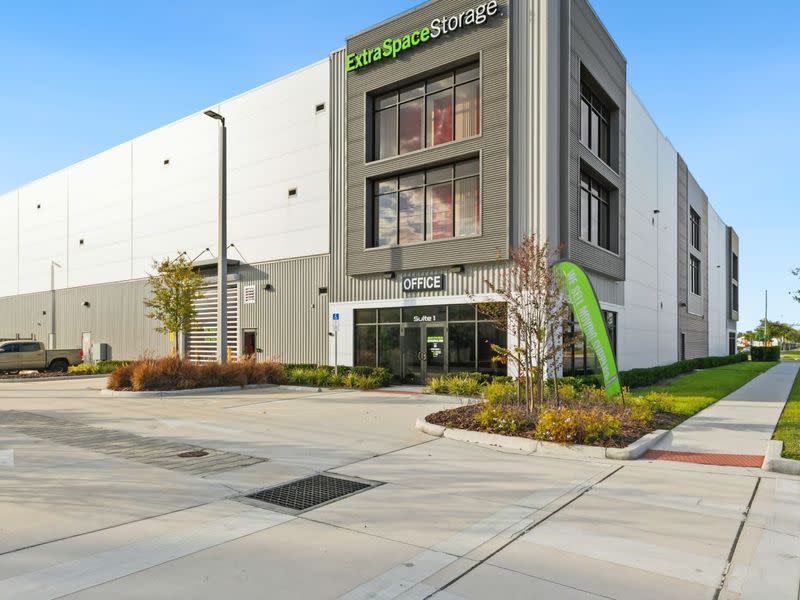 Storage Units in Orlando, FL at 2312 S Division Ave | Extra Space Storage