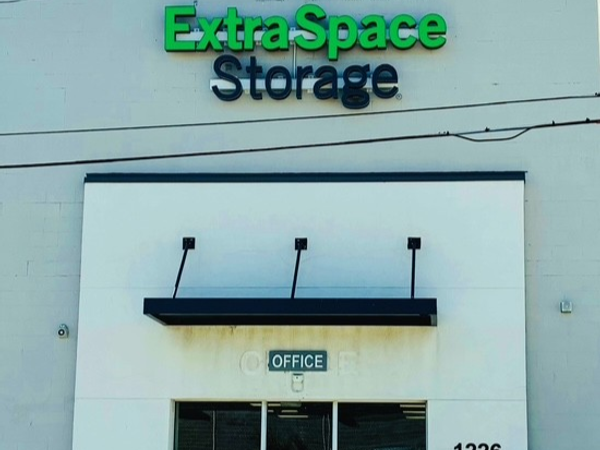 Extra Space Storage facility at 1226 Chestnut Ave - Kansas City, MO