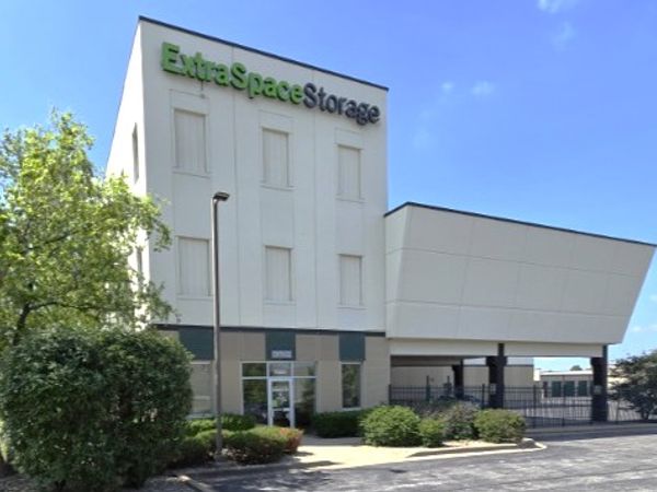 Extra Space Storage facility at 11525 184th Pl - Orland Park, IL