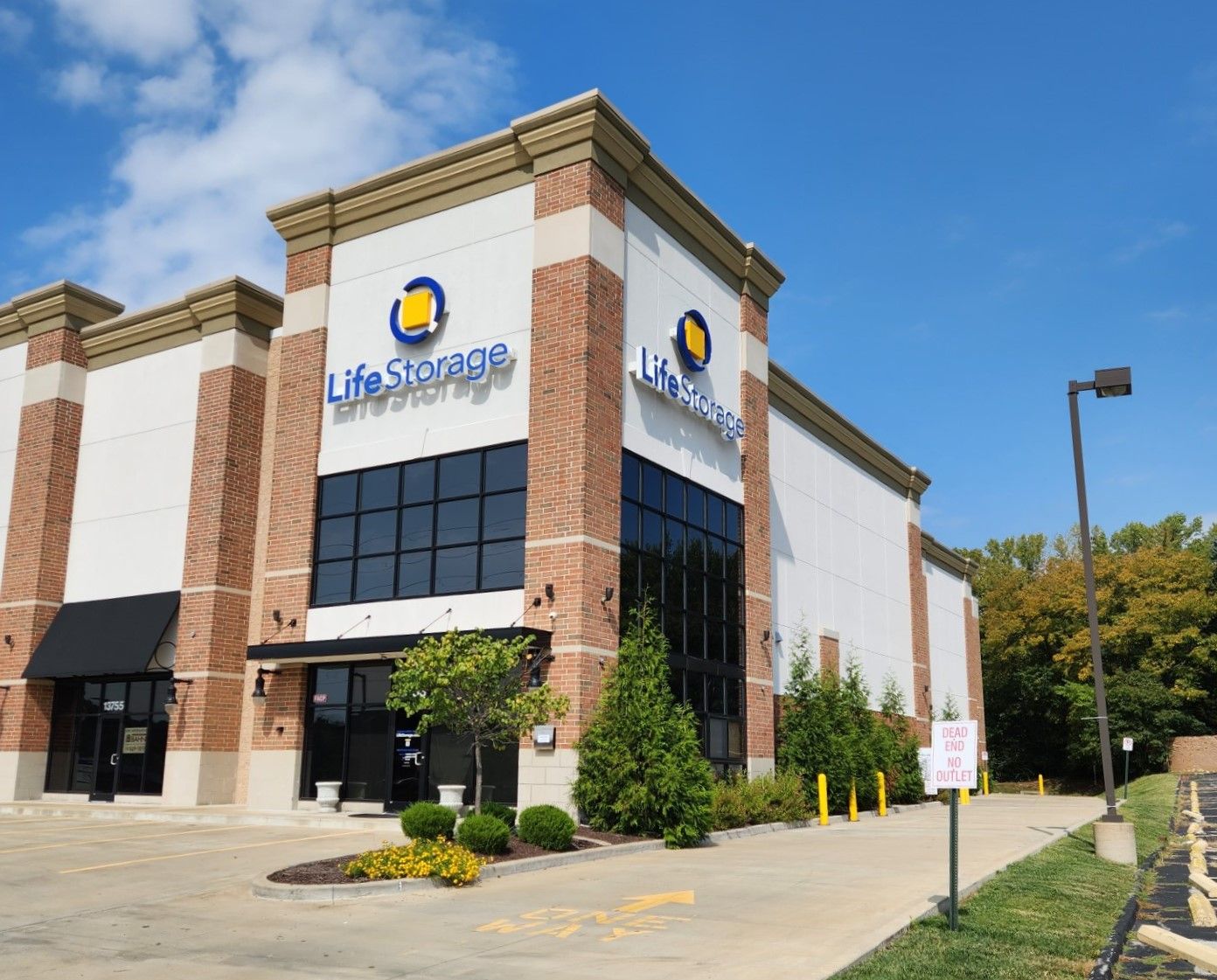 Extra Space Storage  13753 Manchester Rd in Ballwin, MO