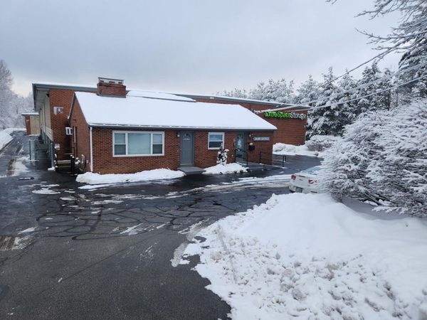 Extra Space Storage facility at 120 Spit Brook Rd - Nashua, NH