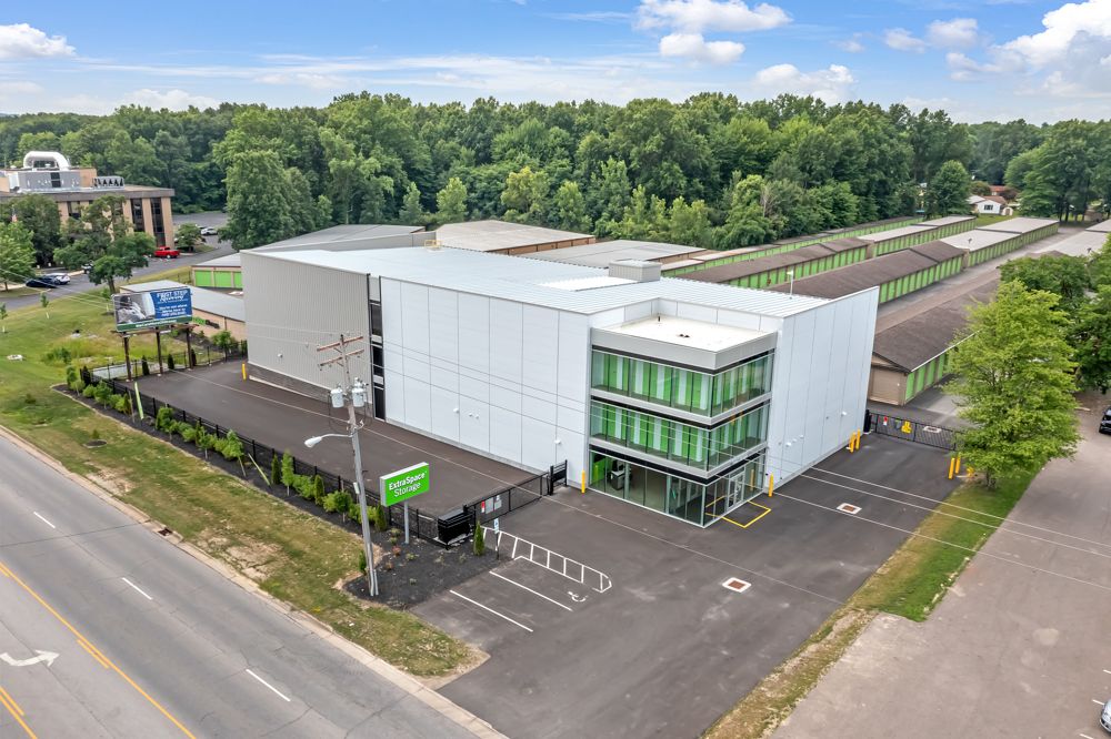 Extra Space Storage  3942 Youngstown Rd SE in Warren, OH