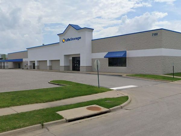 Life Storage facility on 2100 Edgewood Rd SW - Cedar Rapids, IA