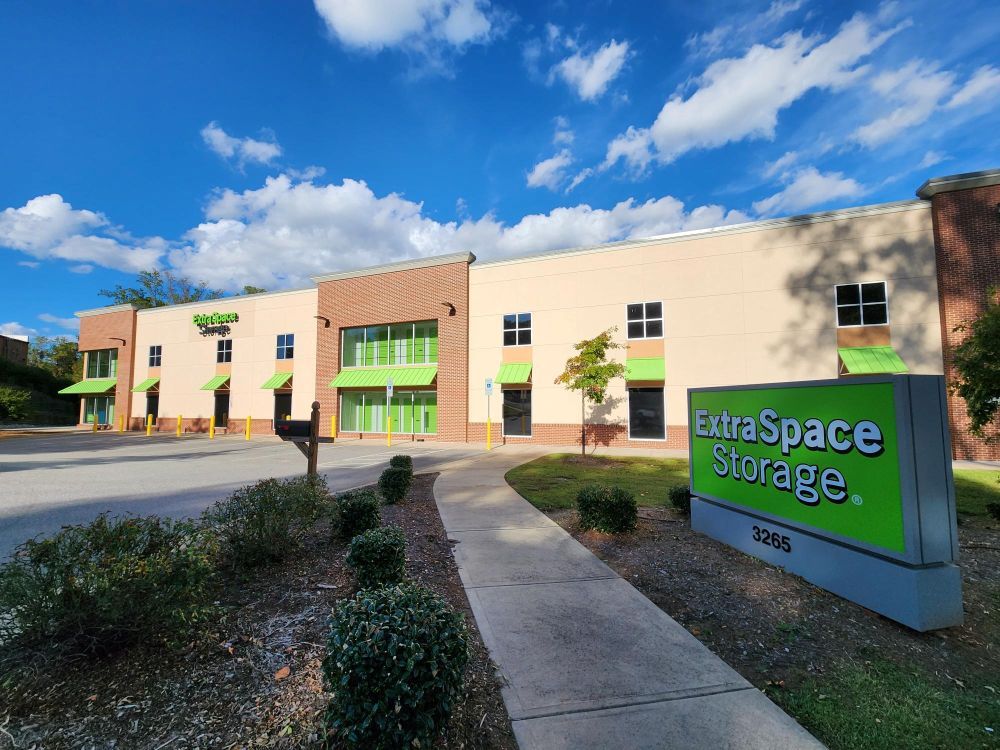 Extra Space Storage  3265 Robinhood Rd in Winston-Salem, NC
