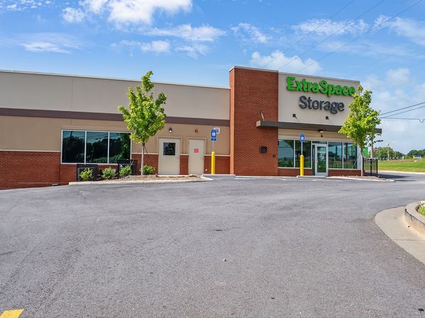 Extra Space Storage facility at 1337 Highway 138 NE - Conyers, GA