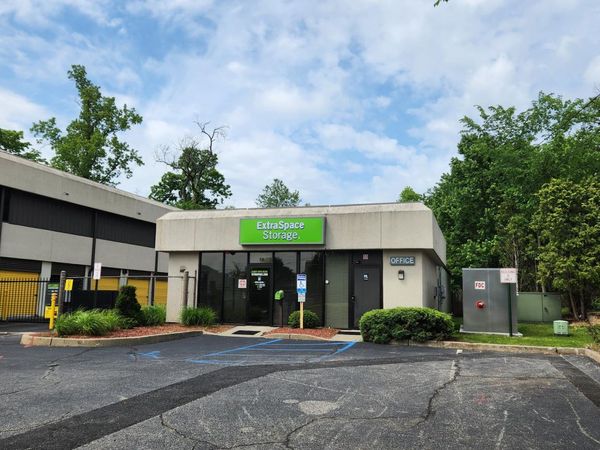 Extra Space Storage facility at 211 Route 17 - Upper Saddle River, NJ