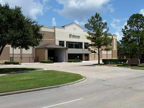 Life Storage facility on 20770 Westheimer Pkwy - Katy, TX