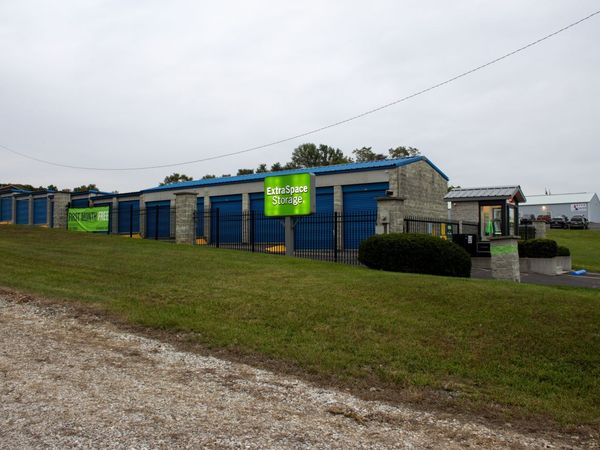 Extra Space Storage facility at 902 Webb St - Salem, IN