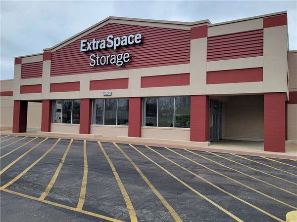 Extra Space Storage facility at 10835 Saint Charles Rock Rd - St Ann, MO