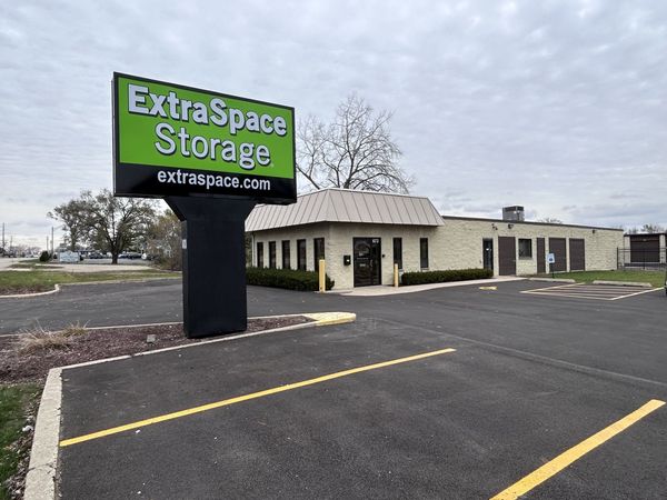 Extra Space Storage facility at 673 Barron Blvd - Grayslake, IL